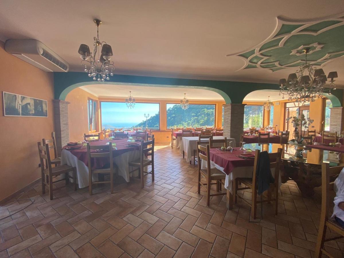 Vila Agriturismo Collecammino Lenola Exteriér fotografie